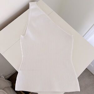 Babaton Sculpt Knit Seven Top in size small